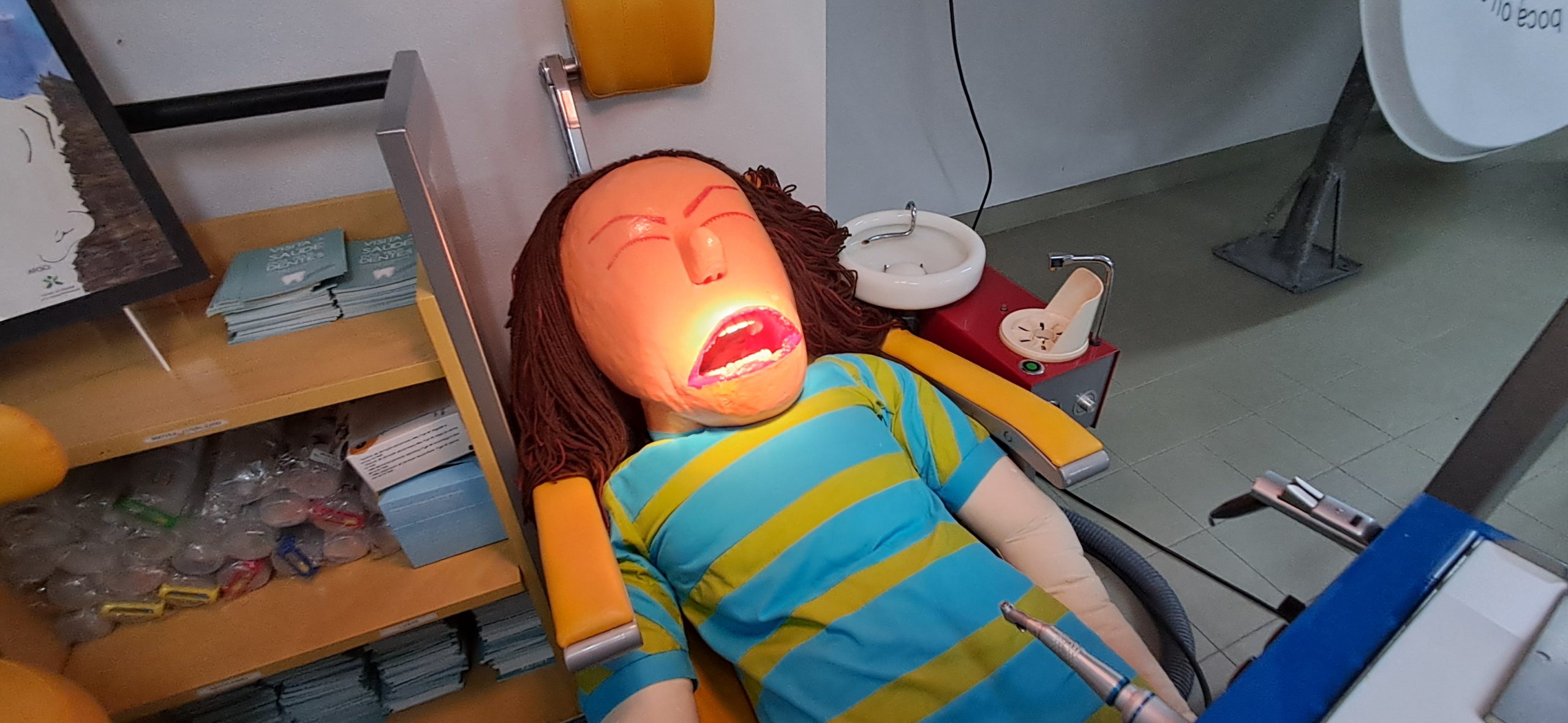 Exposição “Visita a saúde dos teus dentes”